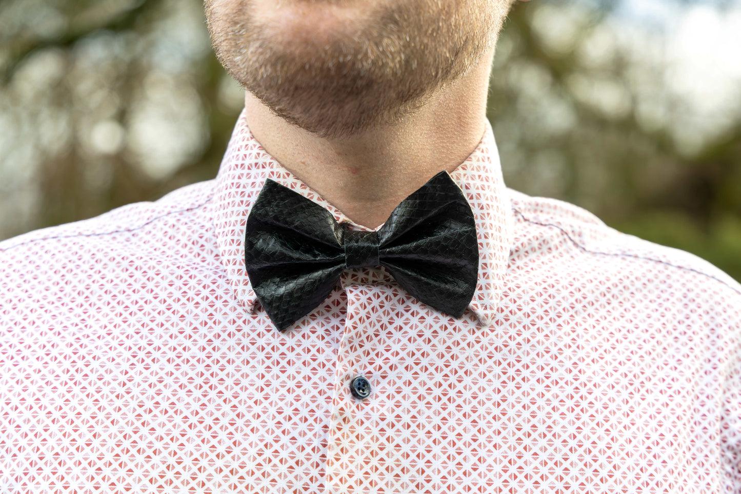 Bow tie