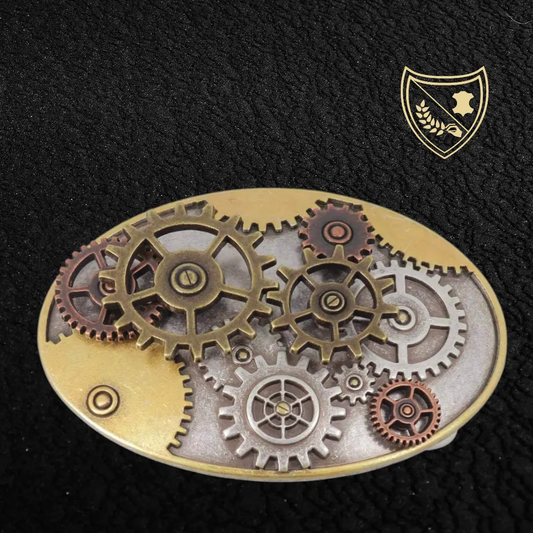 Boucle de ceinture Steamgear en métal vieilli, engrenages en relief, style rétro‑futuriste steampunk, fermoir fiable pour confort et maintien vue de face