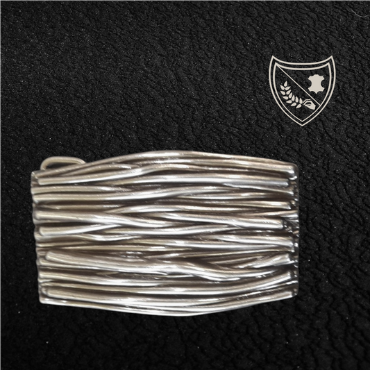 Boucle de ceinture Entrelacs, fils d’acier entrelacés, finition argentée sophistiquée, allure distinctive inspirée de l’art contemporain, fermoir fiable pour confort et maintien