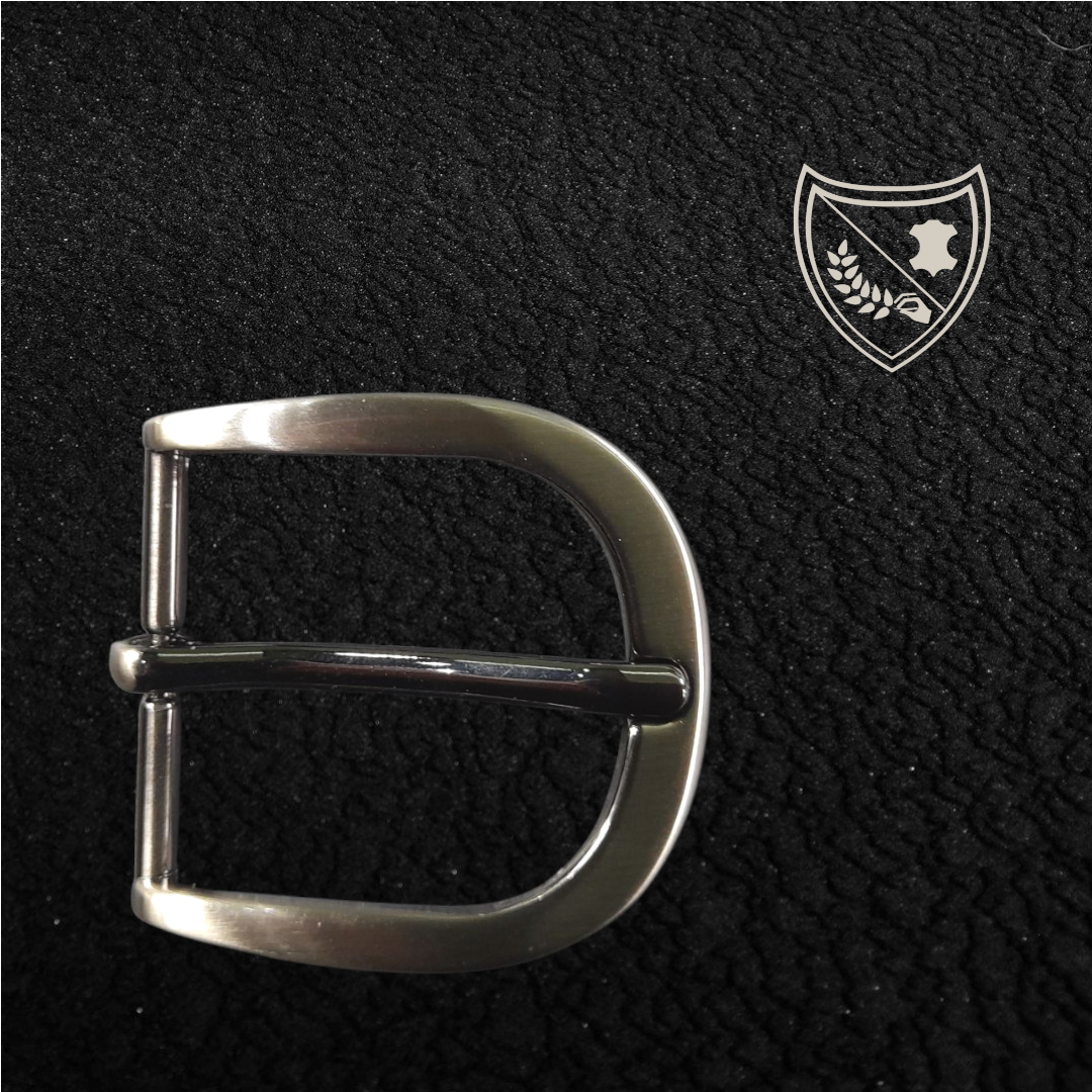 Boucle de ceinture Urban Steel, finition canon de fusil, design épuré pour allure urbaine raffinée, robuste et précise, fermoir fiable pour durabilité et ajustement parfait du costume au casual