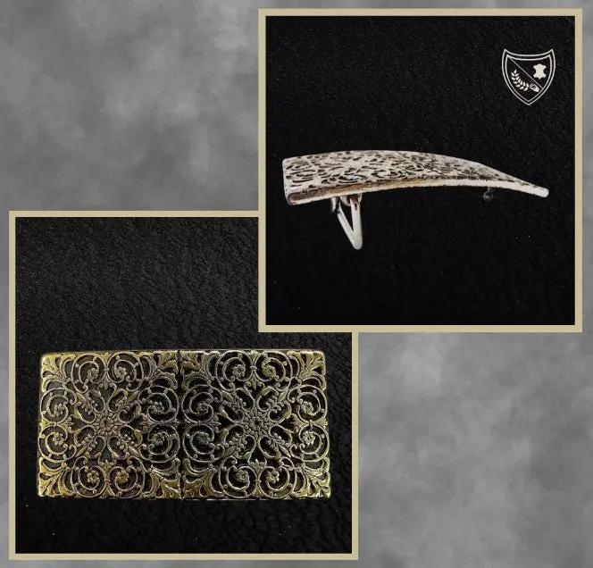 Boucle de ceinture à arabesques florales en relief, profondeur somptueuse aux reflets captivants, charme oriental intemporel, fermoir fiable pour confort et maintien. Vue de face et profile