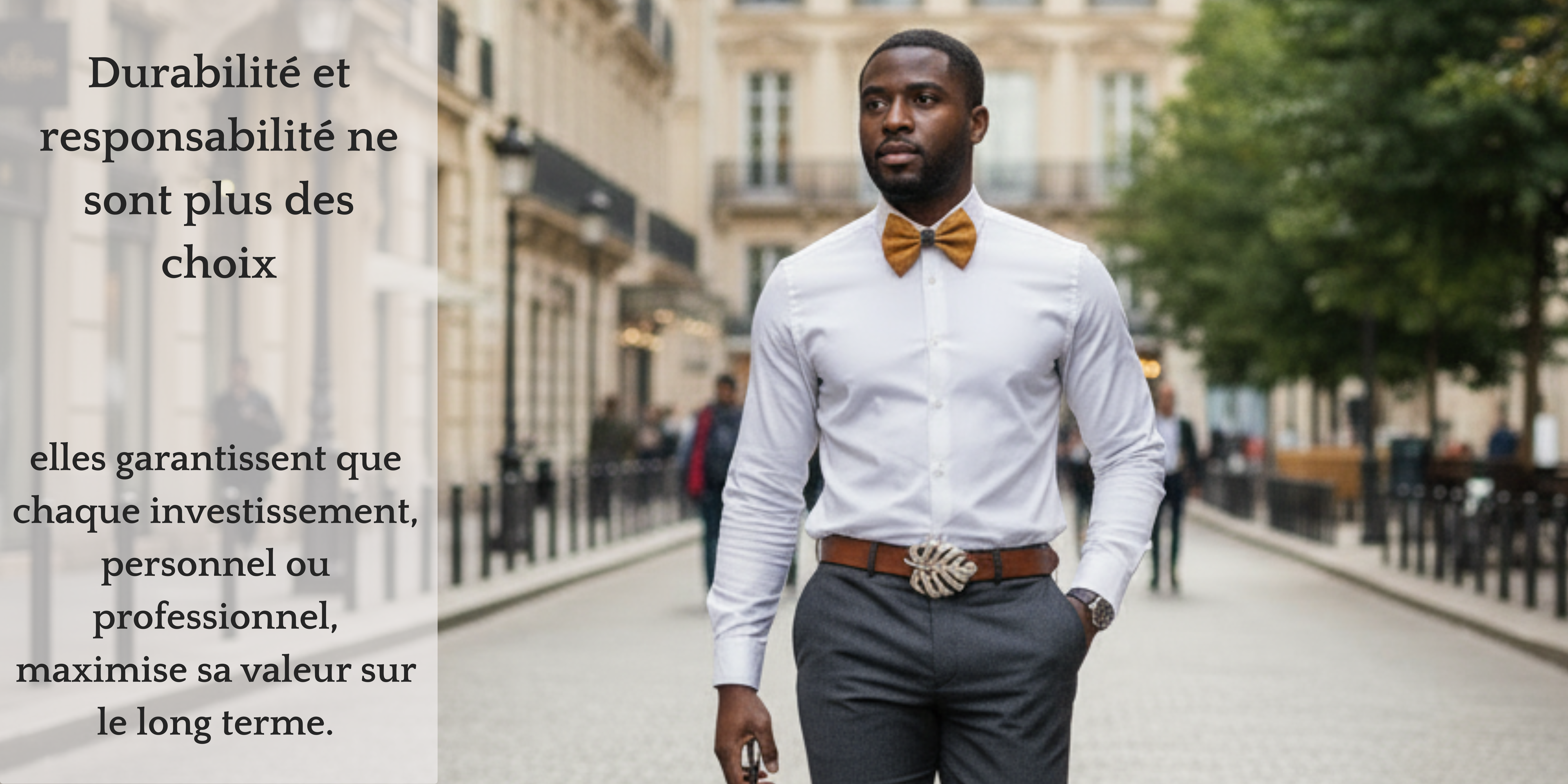 Homme d'affaire élégant, se promenant dans une rue. Texte : durabilité et responsabilité ne sont plus des choix, elles garantissent que chaque investissement, personnel ou professionel, maximise sa valeur sur le long terme 