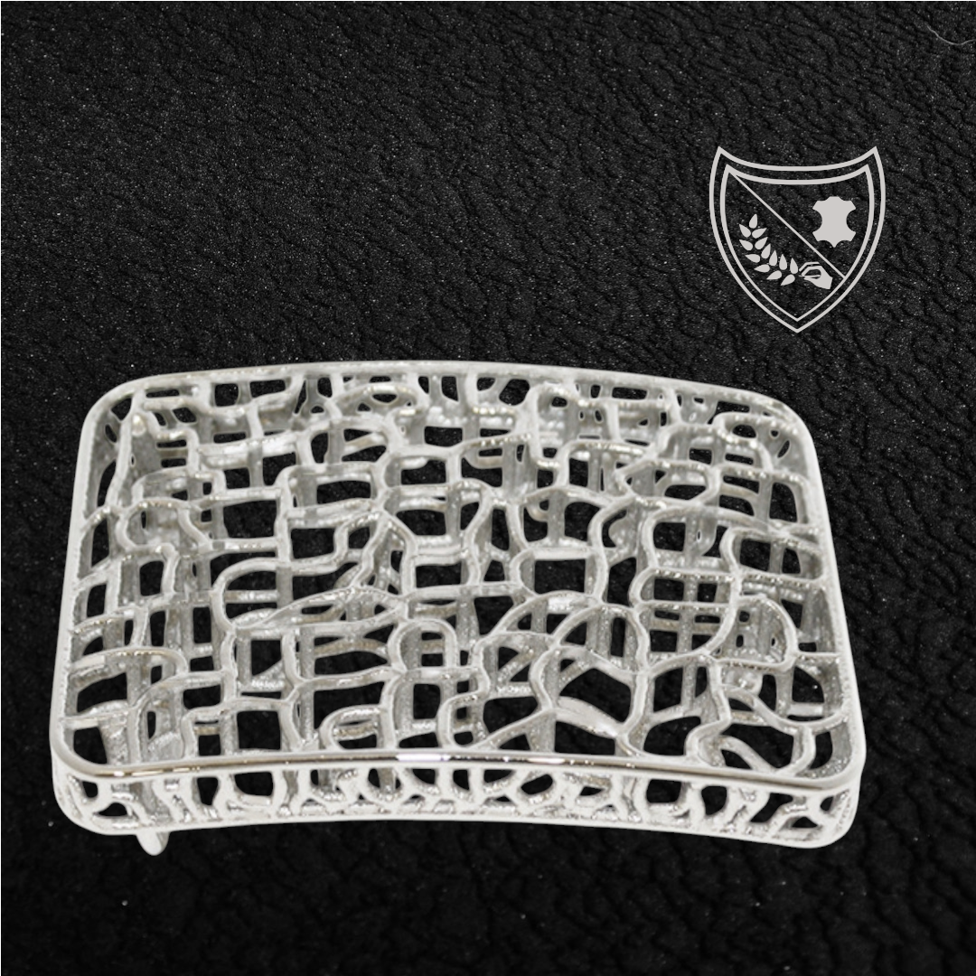 Boucle de ceinture Wave, design sculptural effet dentelle, audacieuse et raffinée, savoir‑faire artisanal, fermoir fiable pour confort et maintien