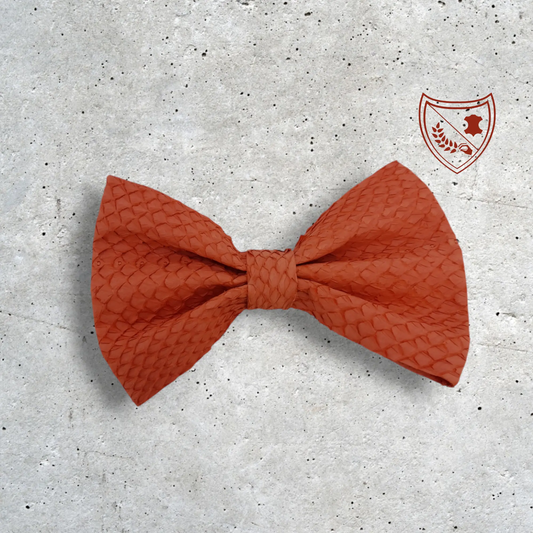 Nœud papillon cuir de saumon homme | femme corail, fabriqué en Belgique, vue de face